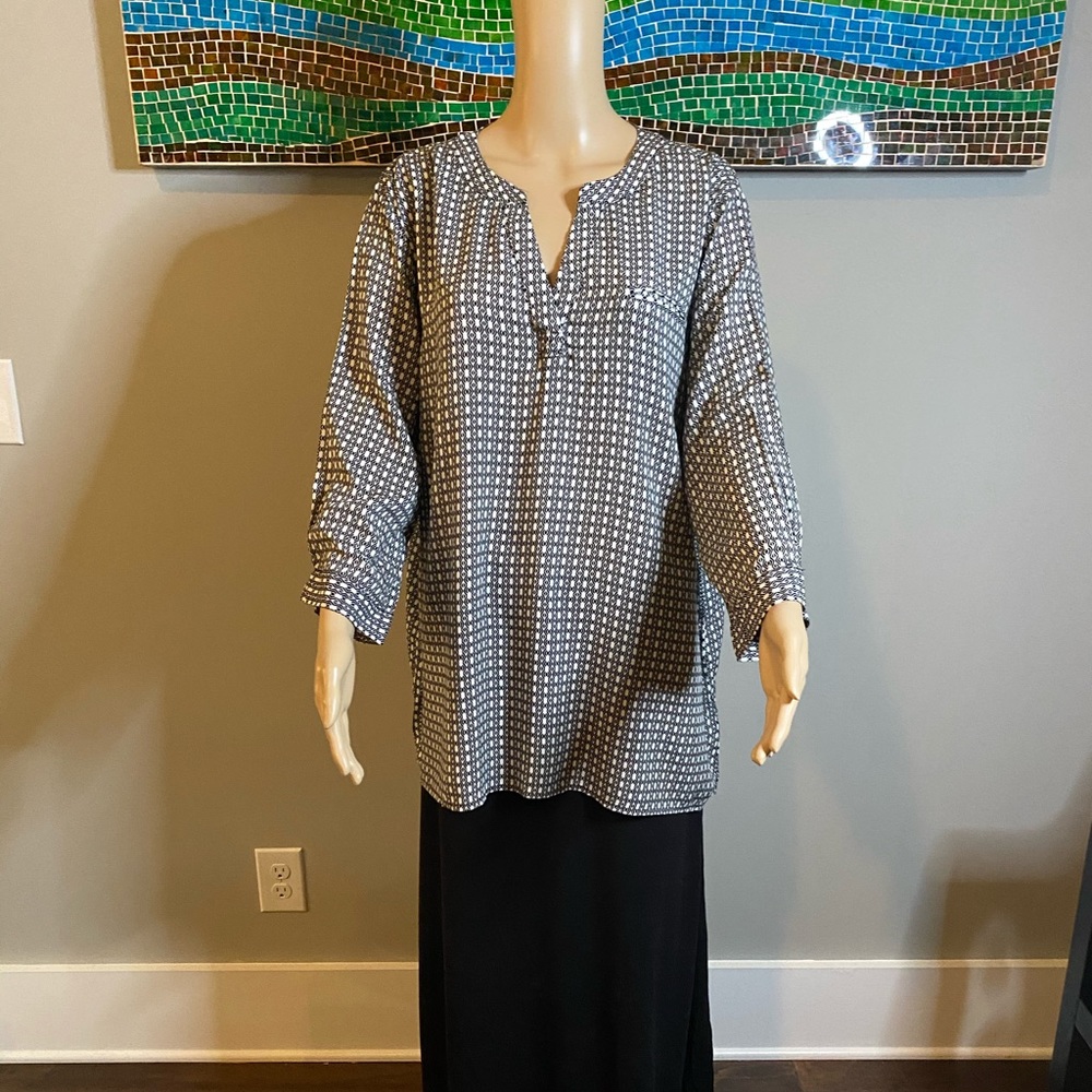 Size 2X blouse. Really nice!!